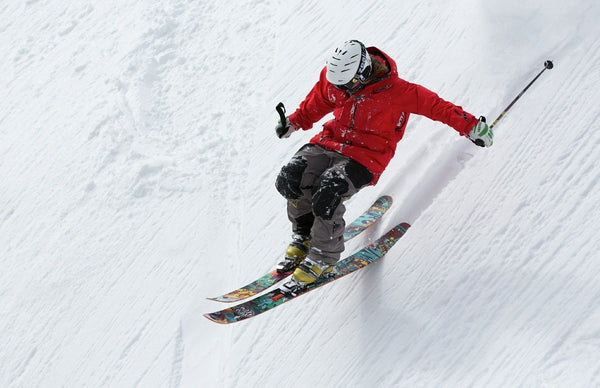 Skidor eller snowboard? Rätt val för nybörjare