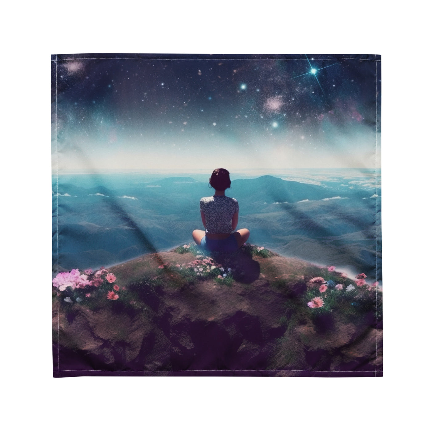 Frau sitzt auf Berg – Cosmos und Sterne im Hintergrund - Landschaftsmalerei - Bandana (All-Over Print) berge xxx M