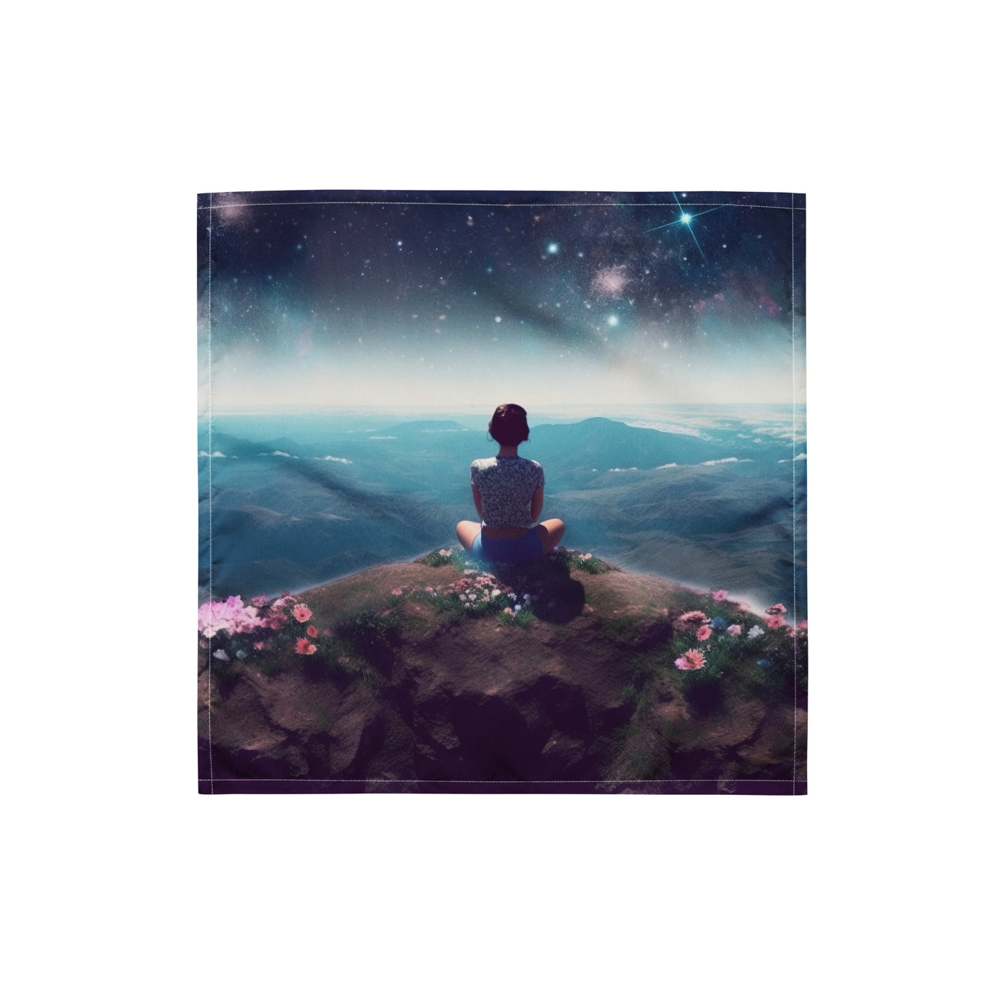 Frau sitzt auf Berg – Cosmos und Sterne im Hintergrund - Landschaftsmalerei - Bandana (All-Over Print) berge xxx S