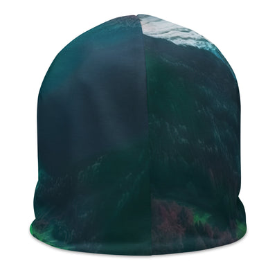 Berglandschaft und Dorf - Fotorealistische Malerei - Beanie (All-Over Print) berge xxx