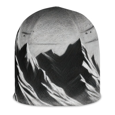 Kohlezeichnung, die die stille Stille der Alpen in der Winterdämmerung verkörpert. Wolf auf einem Berghügel (AN) - Beanie (All-Over Print) xxx yyy zzz