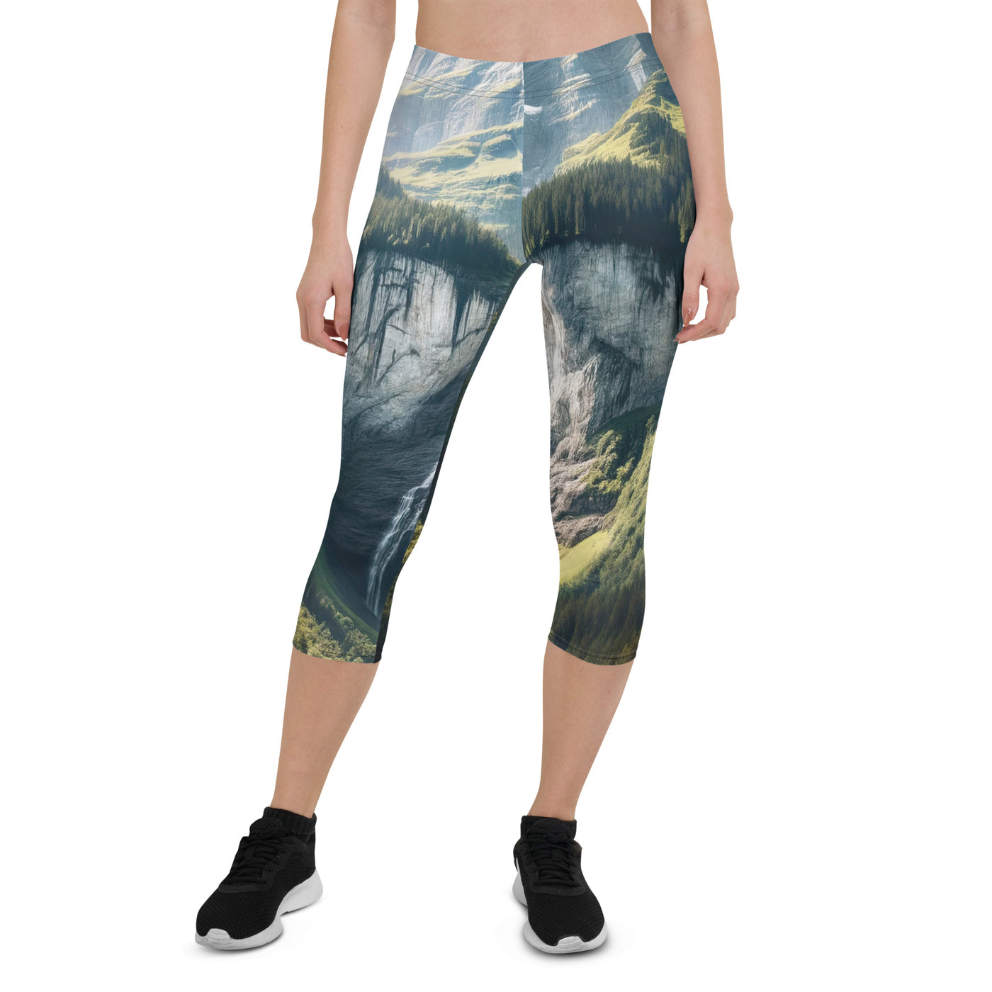 Foto der sommerlichen Alpen mit üppigen Gipfeln und Wasserfall - Capri Leggings (All-Over Print) berge xxx yyy zzz XL