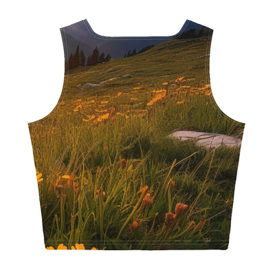 Gebirge, Sonnenblumen und Sonnenaufgang - Damen Crop Top (All-Over Print) berge xxx