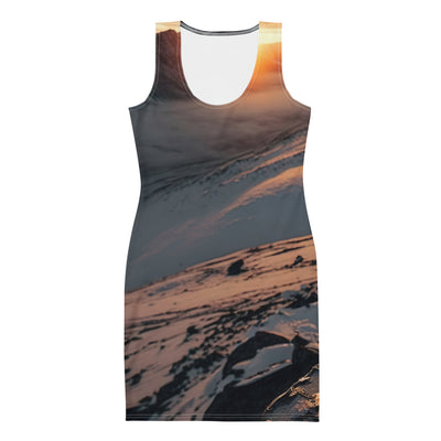 Heißer Kaffee auf einem schneebedeckten Berg - Langes Damen Kleid (All-Over Print) berge xxx