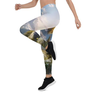 Berglandschaft mit Sonnenschein, Blumen und Bäumen - Malerei - Leggings (All-Over Print) berge xxx