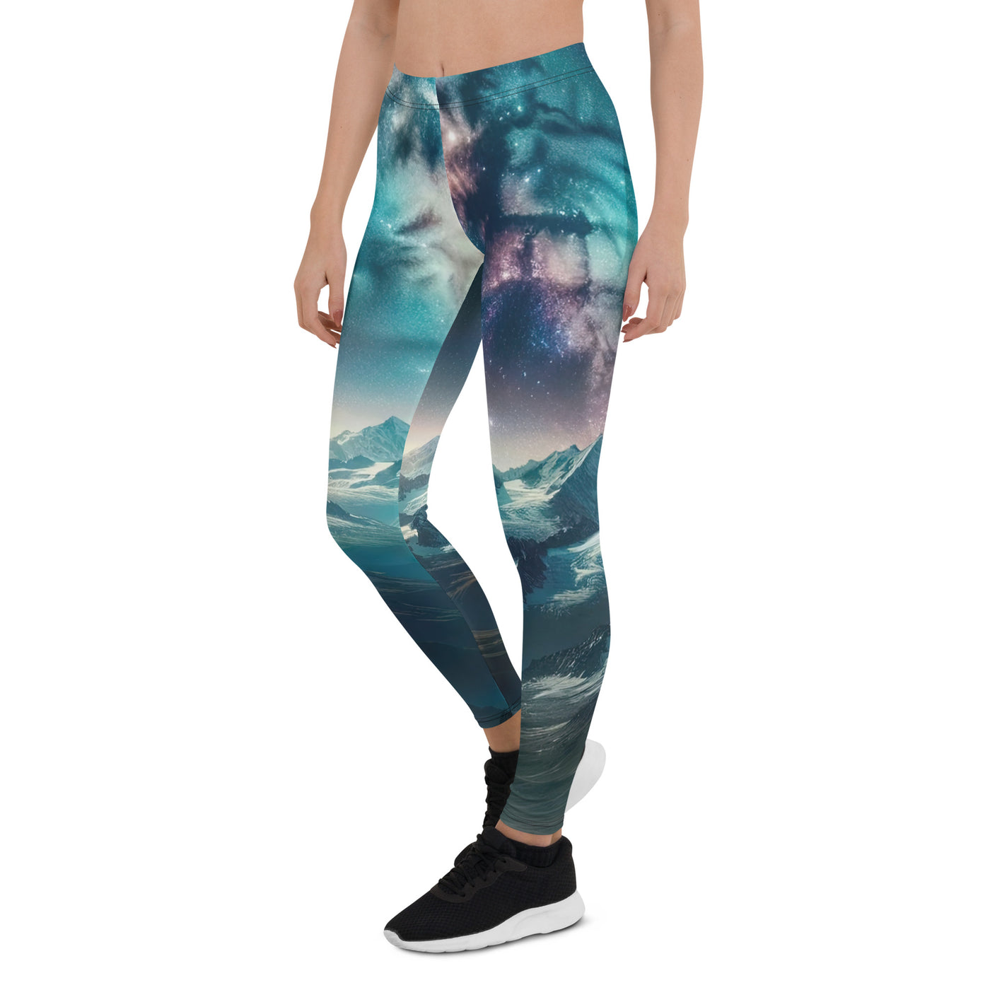 Alpennacht mit Milchstraße: Digitale Kunst mit Bergen und Sternenhimmel - Leggings (All-Over Print) wandern xxx yyy zzz