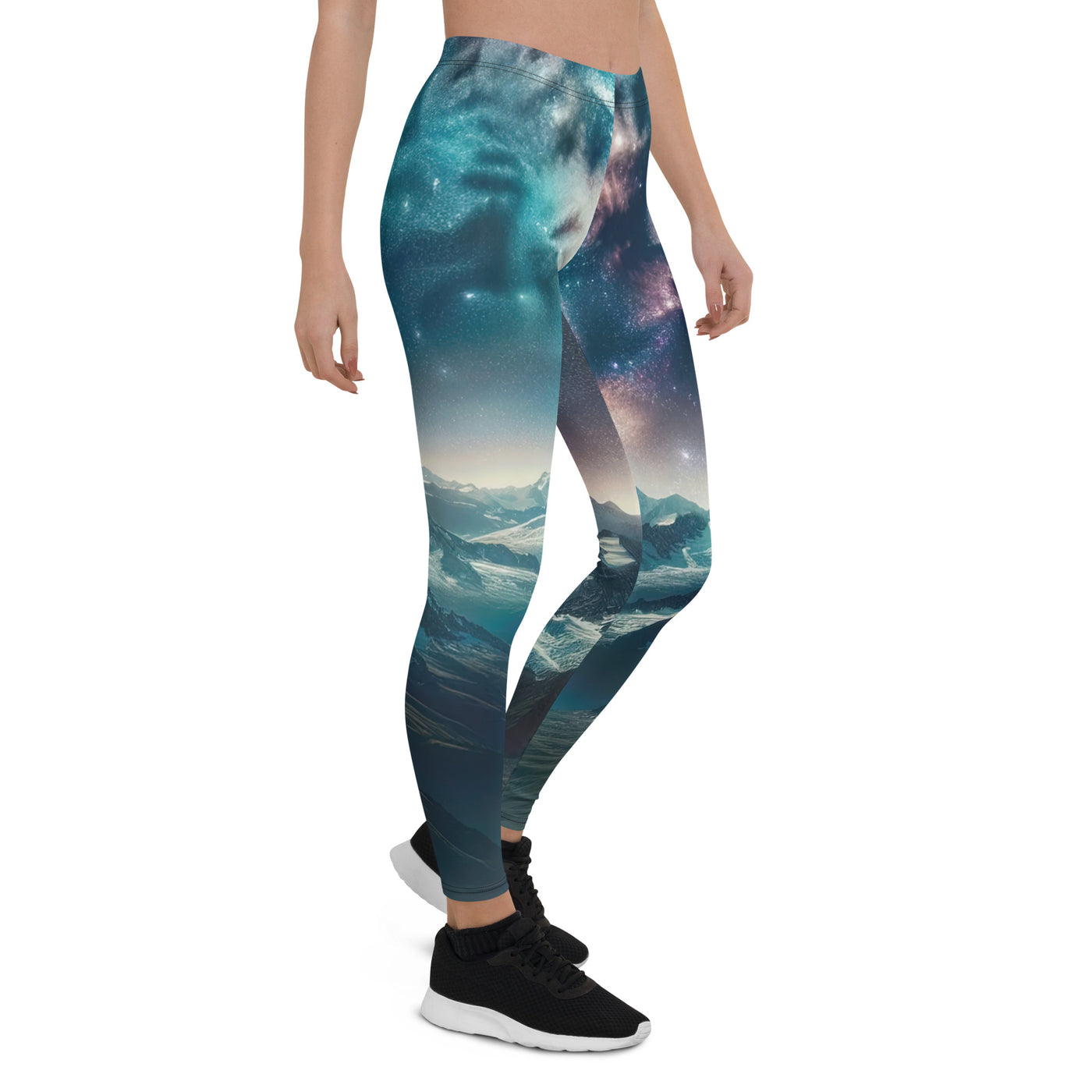 Alpennacht mit Milchstraße: Digitale Kunst mit Bergen und Sternenhimmel - Leggings (All-Over Print) wandern xxx yyy zzz