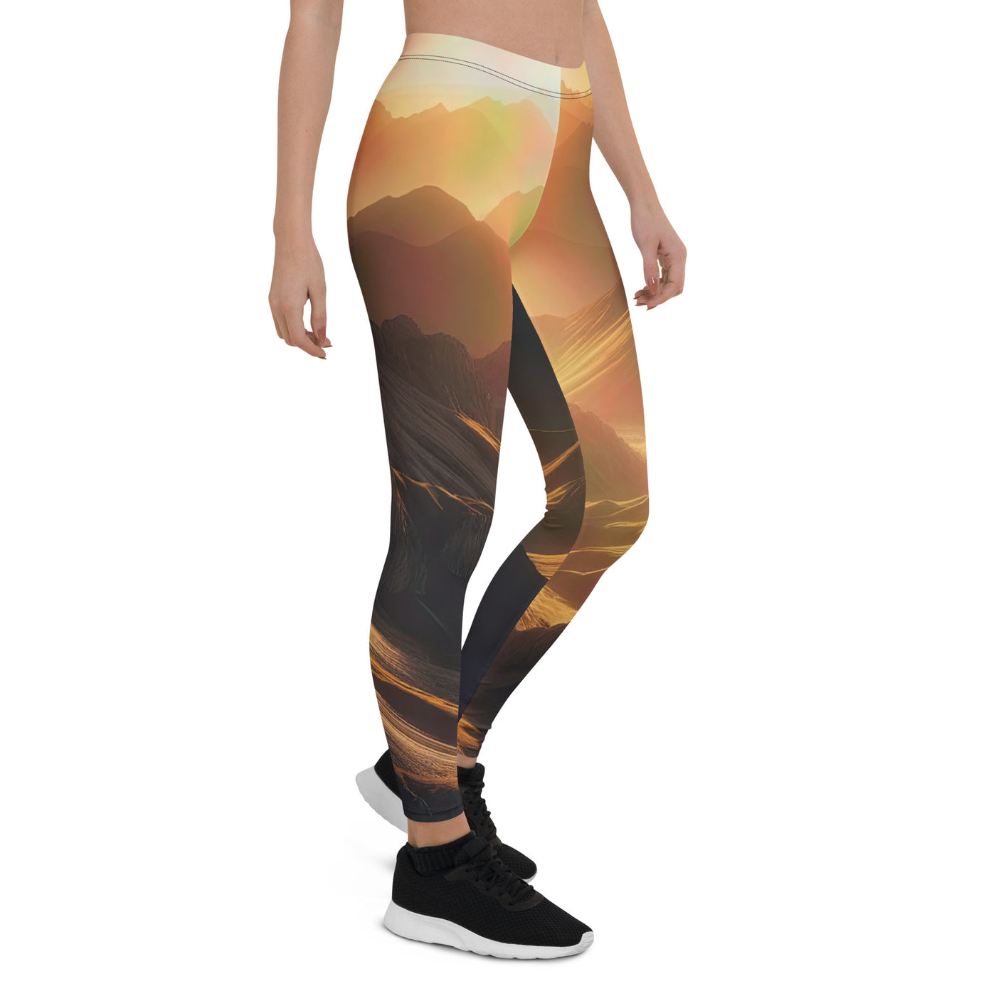 Foto der goldenen Stunde in den Bergen mit warmem Schein über zerklüftetem Gelände - Leggings (All-Over Print) berge xxx yyy zzz