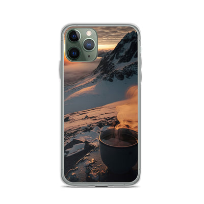 Heißer Kaffee auf einem schneebedeckten Berg - iPhone Schutzhülle (durchsichtig) berge xxx iPhone 11 Pro