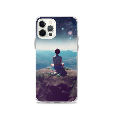 Frau sitzt auf Berg – Cosmos und Sterne im Hintergrund - Landschaftsmalerei - iPhone Schutzhülle (durchsichtig) berge xxx iPhone 12 Pro