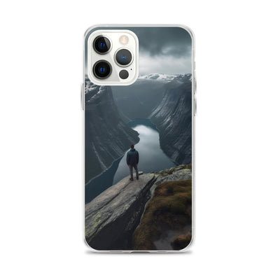 Mann auf Bergklippe - Norwegen - iPhone Schutzhülle (durchsichtig) berge xxx iPhone 12 Pro Max