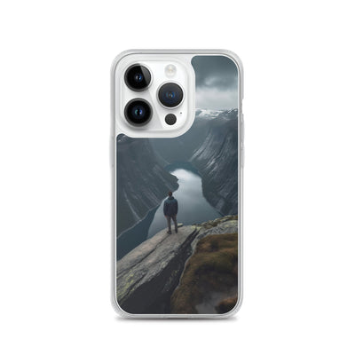 Mann auf Bergklippe - Norwegen - iPhone Schutzhülle (durchsichtig) berge xxx iPhone 14 Pro