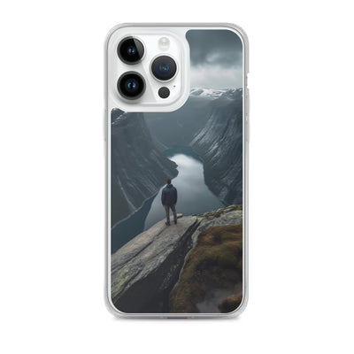 Mann auf Bergklippe - Norwegen - iPhone Schutzhülle (durchsichtig) berge xxx iPhone 14 Pro Max