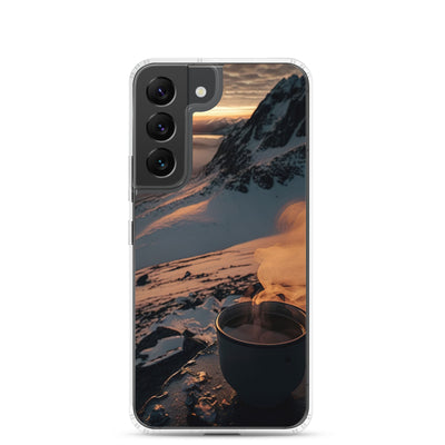 Heißer Kaffee auf einem schneebedeckten Berg - Samsung Schutzhülle (durchsichtig) berge xxx Samsung Galaxy S22