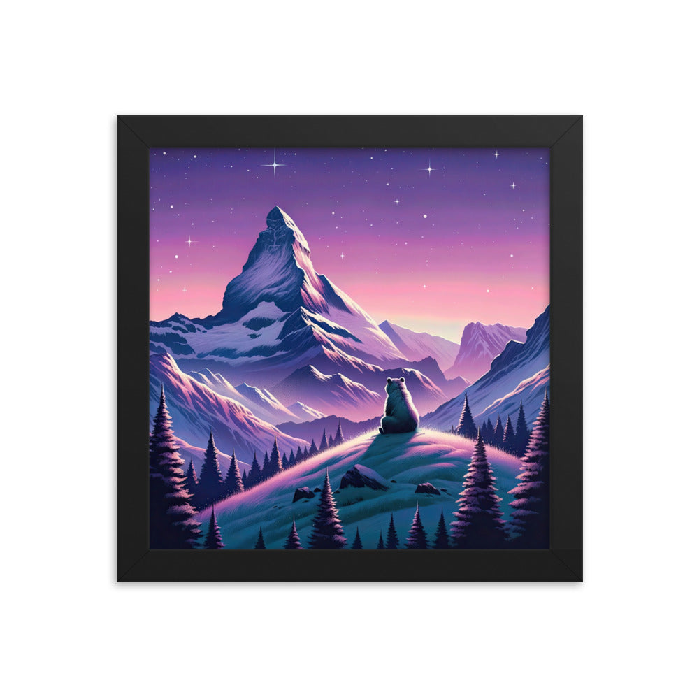 Bezaubernder Alpenabend mit Bär, lavendel-rosafarbener Himmel (AN) - Premium Poster mit Rahmen xxx yyy zzz 25.4 x 25.4 cm