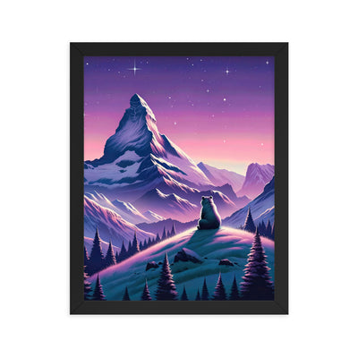 Bezaubernder Alpenabend mit Bär, lavendel-rosafarbener Himmel (AN) - Premium Poster mit Rahmen xxx yyy zzz 27.9 x 35.6 cm