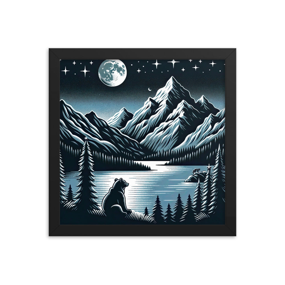 Bär in Alpen-Mondnacht, silberne Berge, schimmernde Seen - Premium Poster mit Rahmen camping xxx yyy zzz 30.5 x 30.5 cm