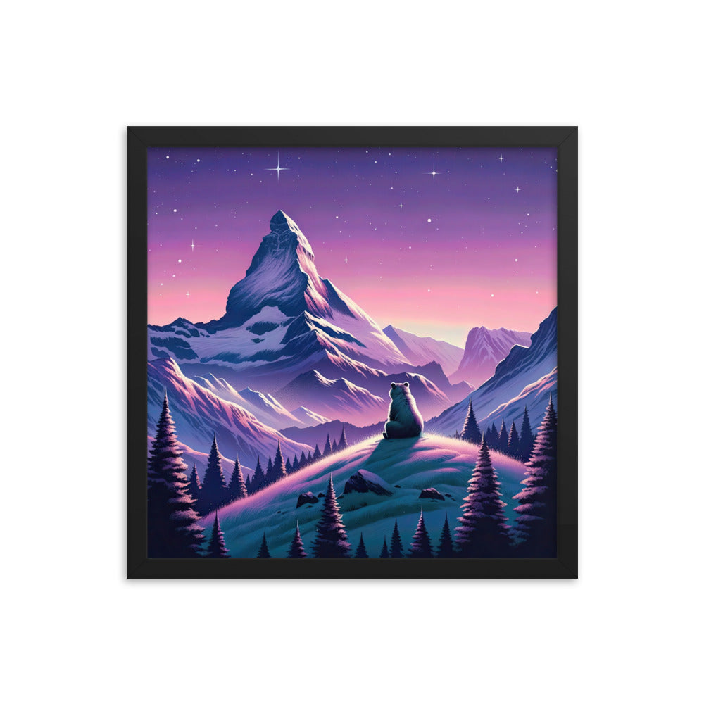 Bezaubernder Alpenabend mit Bär, lavendel-rosafarbener Himmel (AN) - Premium Poster mit Rahmen xxx yyy zzz 40.6 x 40.6 cm