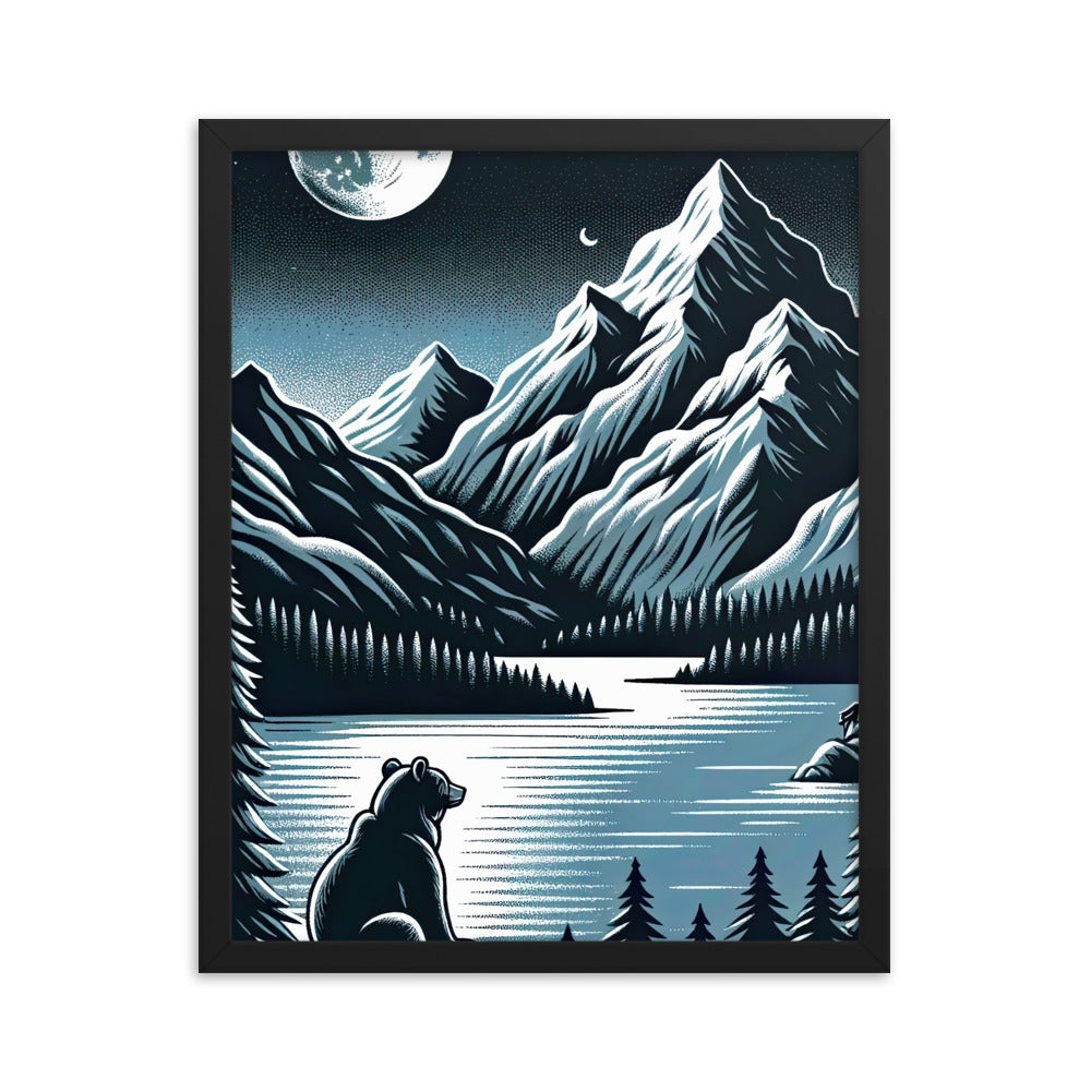 Bär in Alpen-Mondnacht, silberne Berge, schimmernde Seen - Premium Poster mit Rahmen camping xxx yyy zzz 40.6 x 50.8 cm