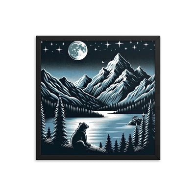 Bär in Alpen-Mondnacht, silberne Berge, schimmernde Seen - Premium Poster mit Rahmen camping xxx yyy zzz 45.7 x 45.7 cm