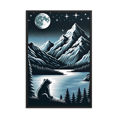 Bär in Alpen-Mondnacht, silberne Berge, schimmernde Seen - Premium Poster mit Rahmen camping xxx yyy zzz 61 x 91.4 cm