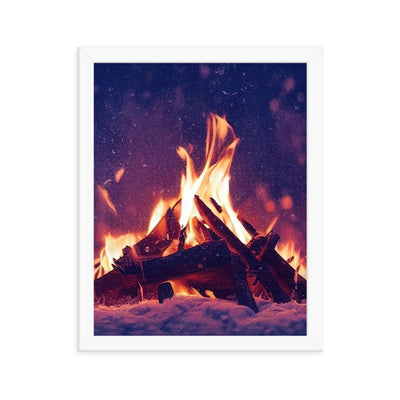 Lagerfeuer im Winter - Campingtrip Foto - Premium Poster mit Rahmen camping xxx 27.9 x 35.6 cm