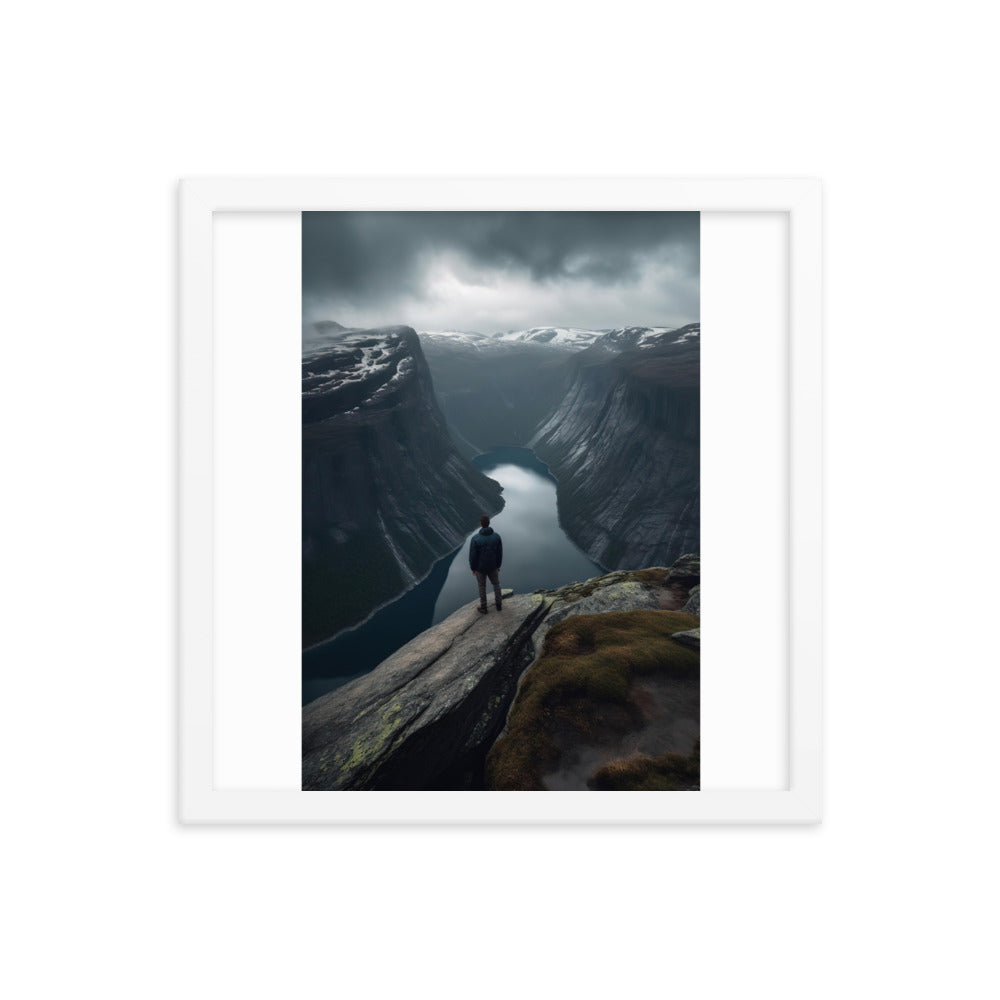 Mann auf Bergklippe - Norwegen - Premium Poster mit Rahmen berge xxx 35.6 x 35.6 cm