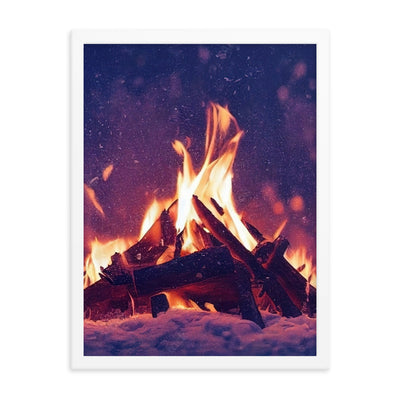 Lagerfeuer im Winter - Campingtrip Foto - Premium Poster mit Rahmen camping xxx 45.7 x 61 cm