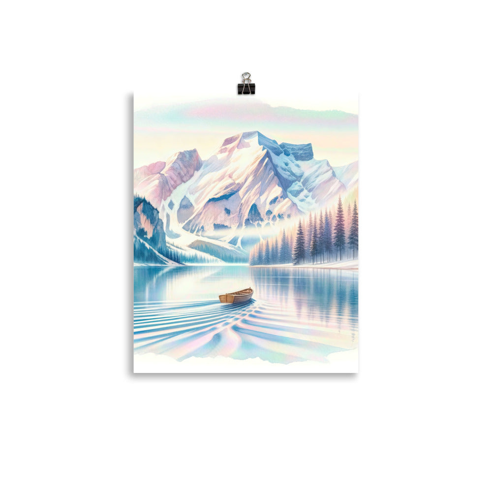 Aquarell eines klaren Alpenmorgens, Boot auf Bergsee in Pastelltönen - Poster berge xxx yyy zzz 27.9 x 35.6 cm