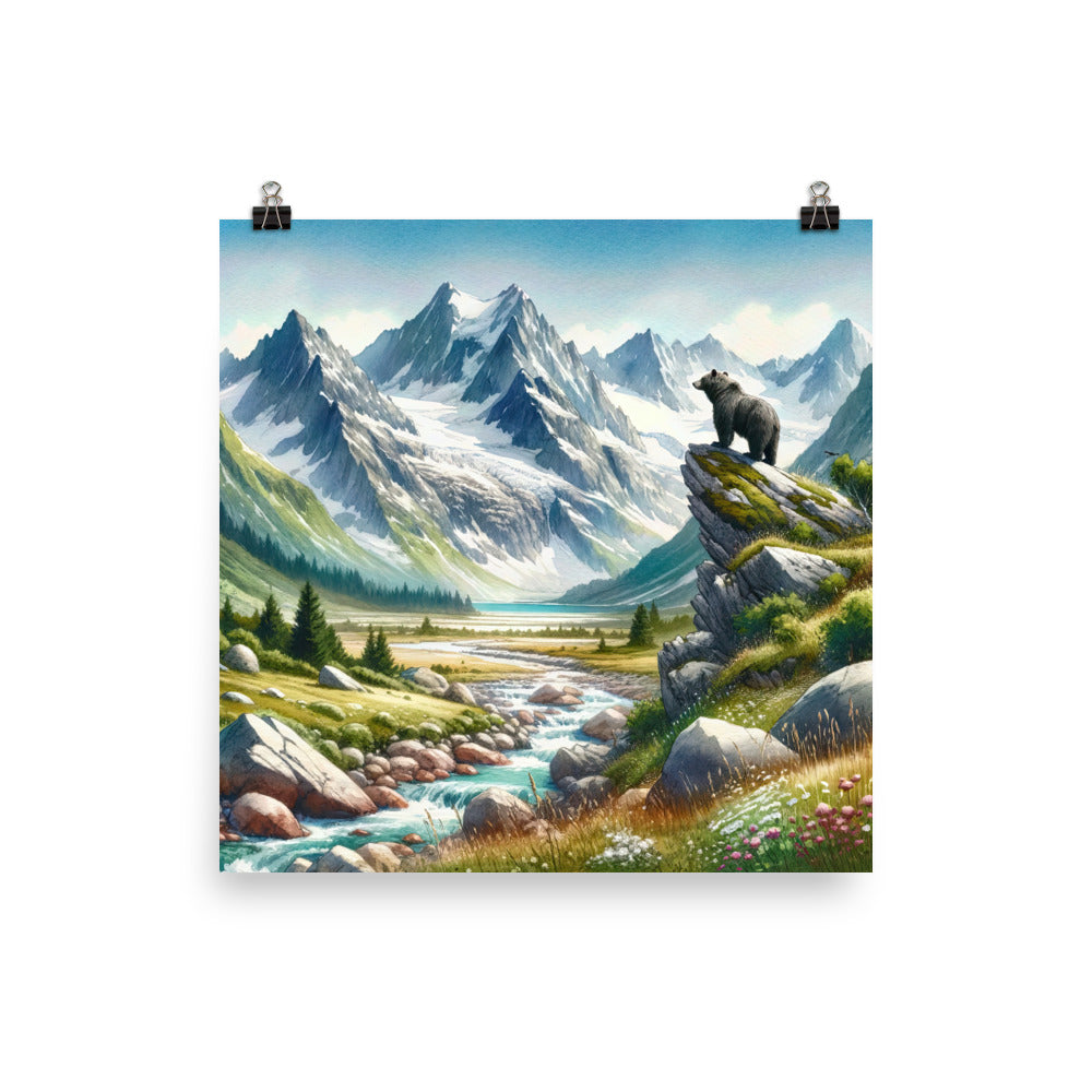Aquarellmalerei eines Bären und der sommerlichen Alpenschönheit mit schneebedeckten Ketten - Poster camping xxx yyy zzz 35.6 x 35.6 cm