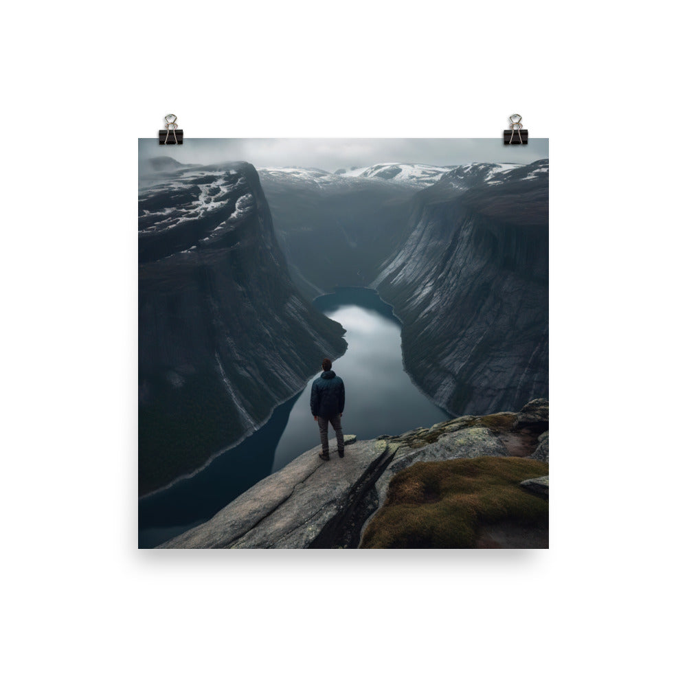 Mann auf Bergklippe - Norwegen - Poster berge xxx 40.6 x 40.6 cm