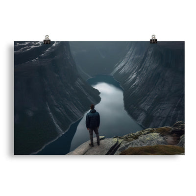 Mann auf Bergklippe - Norwegen - Poster berge xxx 50.8 x 76.2 cm