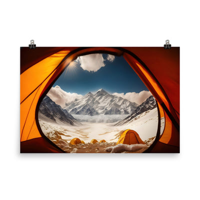 Foto aus dem Zelt - Berge und Zelte im Hintergrund - Tagesaufnahme - Poster camping xxx 61 x 91.4 cm