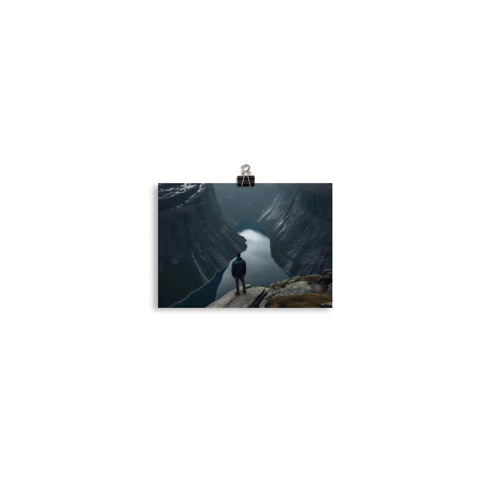 Mann auf Bergklippe - Norwegen - Poster berge xxx 12.7 x 17.8 cm