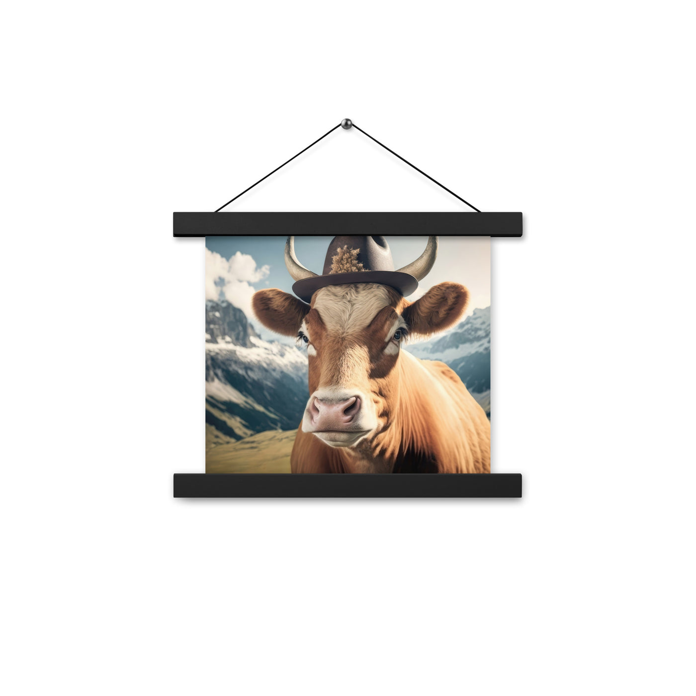 Kuh mit Hut in den Alpen - Berge im Hintergrund - Landschaftsmalerei - Premium Poster mit Aufhängung berge xxx Black 25.4 x 25.4 cm