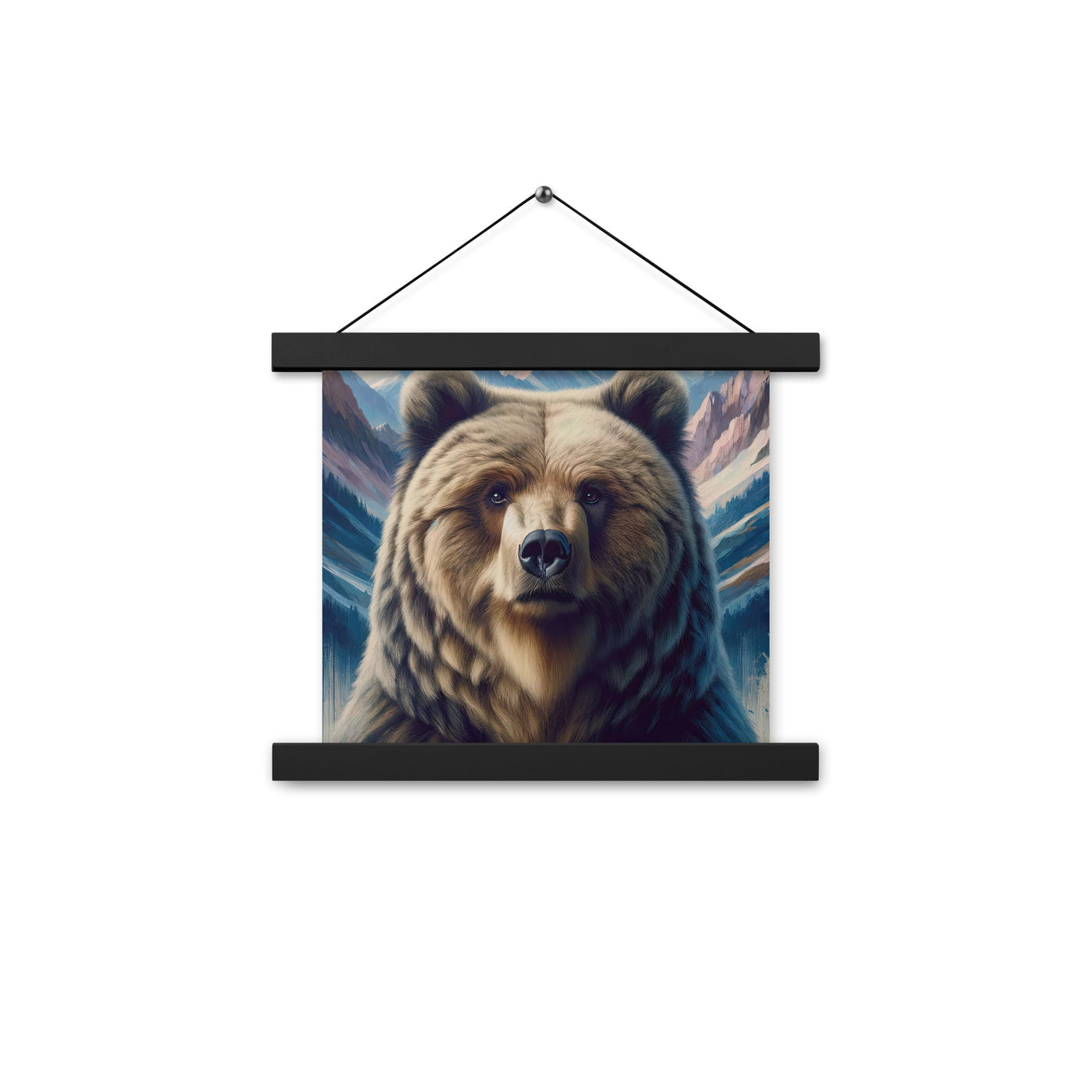 Foto eines Bären vor abstrakt gemalten Alpenbergen, Oberkörper im Fokus - Premium Poster mit Aufhängung camping xxx yyy zzz 25.4 x 25.4 cm