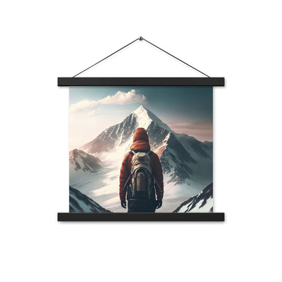 Wanderer von hinten vor einem Berg - Malerei - Premium Poster mit Aufhängung berge xxx Black 35.6 x 35.6 cm