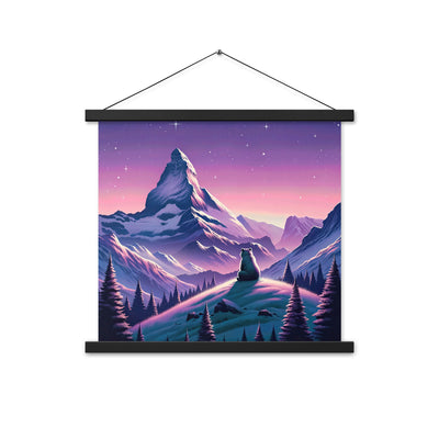 Bezaubernder Alpenabend mit Bär, lavendel-rosafarbener Himmel (AN) - Premium Poster mit Aufhängung xxx yyy zzz 45.7 x 45.7 cm