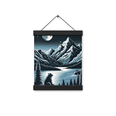 Bär in Alpen-Mondnacht, silberne Berge, schimmernde Seen - Premium Poster mit Aufhängung camping xxx yyy zzz 20.3 x 25.4 cm