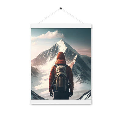 Wanderer von hinten vor einem Berg - Malerei - Premium Poster mit Aufhängung berge xxx Weiß 30.5 x 40.6 cm