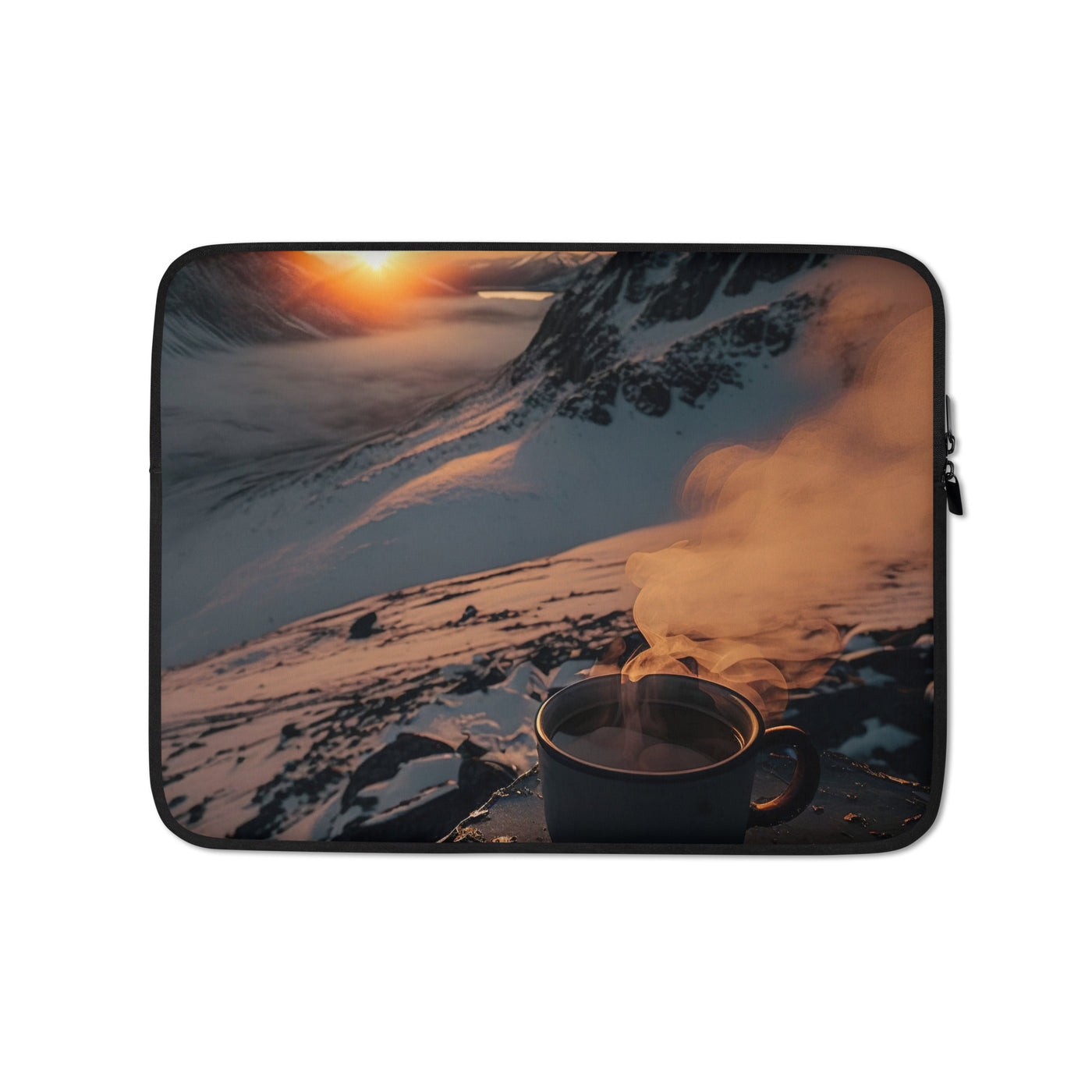 Heißer Kaffee auf einem schneebedeckten Berg - Laptophülle berge xxx 13″