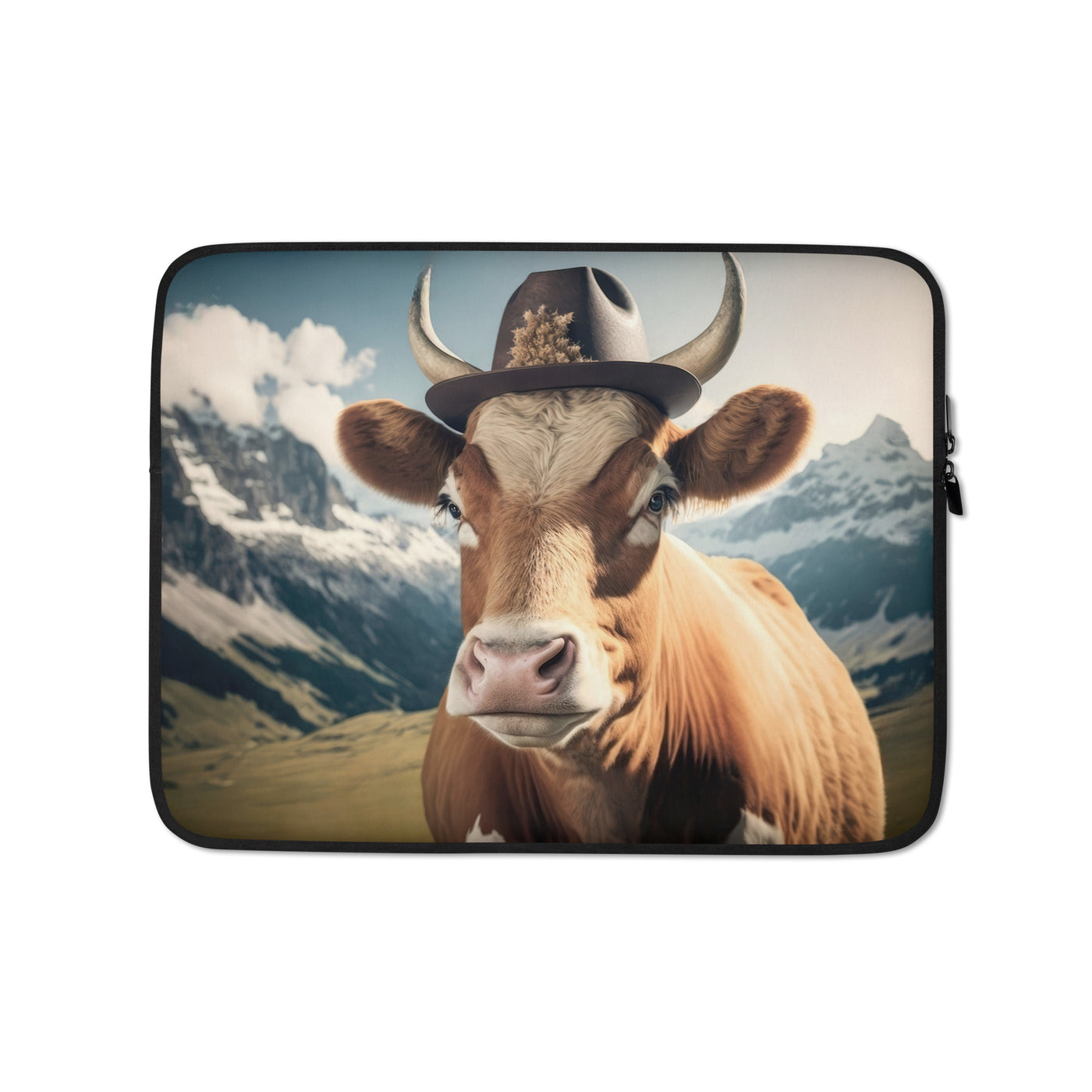 Kuh mit Hut in den Alpen - Berge im Hintergrund - Landschaftsmalerei - Laptophülle berge xxx 13″
