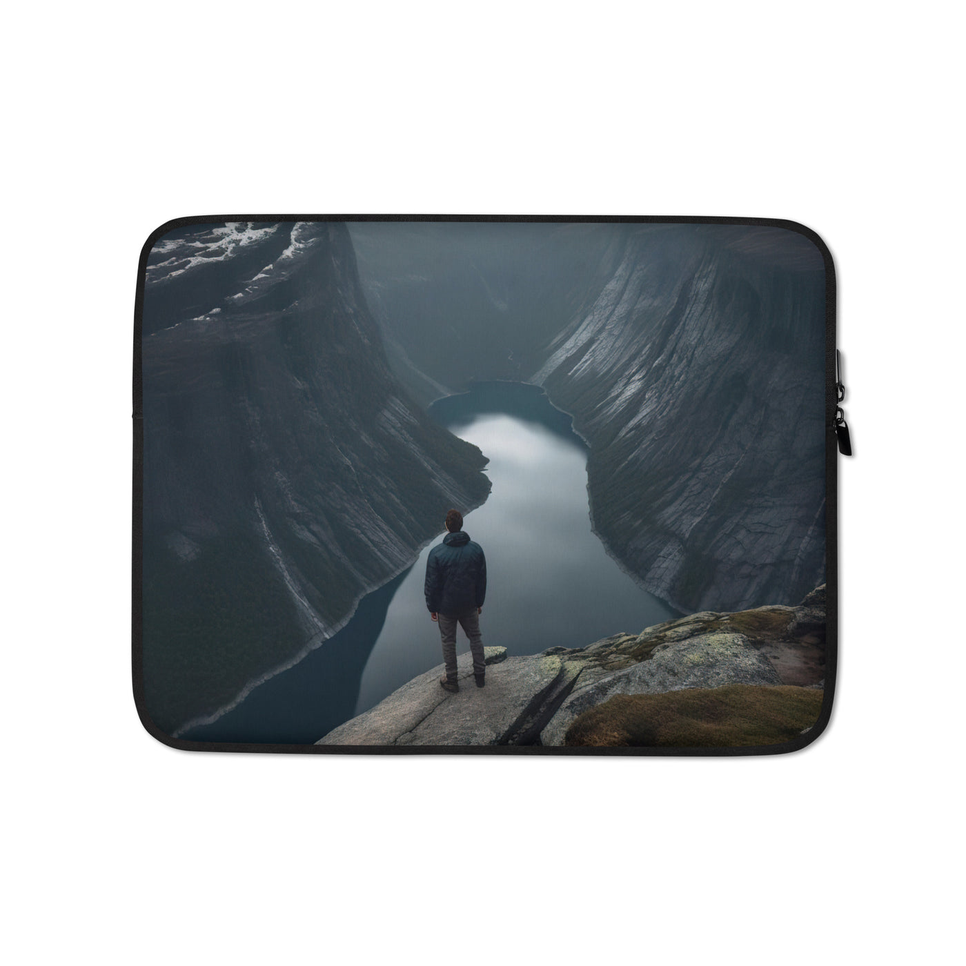 Mann auf Bergklippe - Norwegen - Laptophülle berge xxx 13″