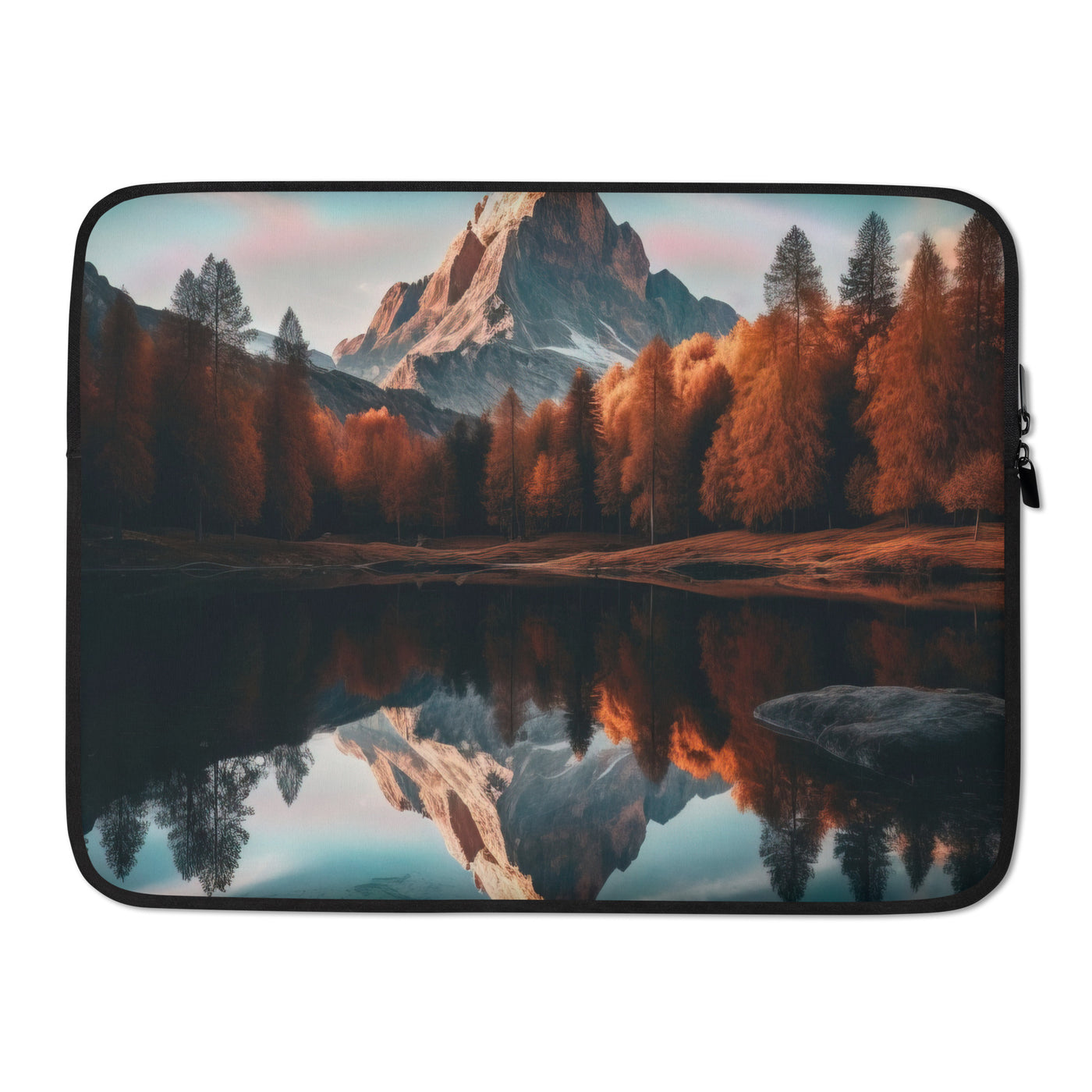 Bergsee, Berg und Bäume - Foto - Laptophülle berge xxx 15″