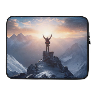 Mann auf der Spitze eines Berges - Landschaftsmalerei - Laptophülle berge xxx 15″