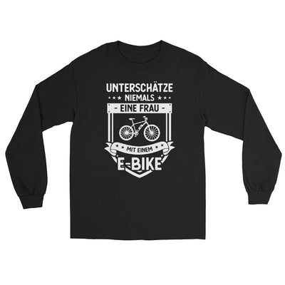 Unterschatze_Niemals_Eine_Frau_Mit_Einem_E-Bike_-_(E) - Men's Long Sleeve Shirt | Gildan 2400 xxx yyy zzz Black