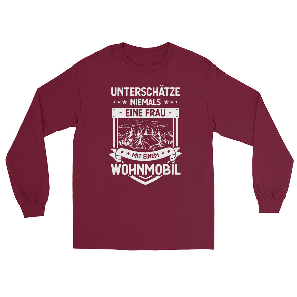 Unterschatze Niemals Eine Frau Mit Einem Wohnmobil - Herren Longsleeve camping xxx yyy zzz Maroon