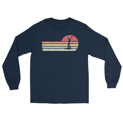 Sonne und Retro Linies - Frau Skifahren - - Men's Long Sleeve Shirt | Gildan 2400 klettern ski xxx yyy zzz Navy