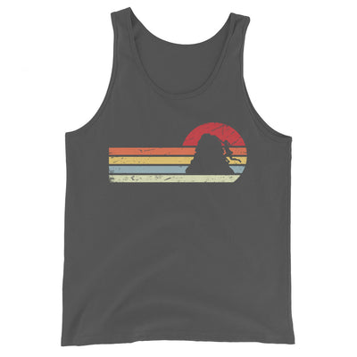 Sonne und Retro Linies - Frau Klettern - - Men’s Staple Tank Top | Bella + Canvas 3480 klettern xxx yyy zzz Asphalt