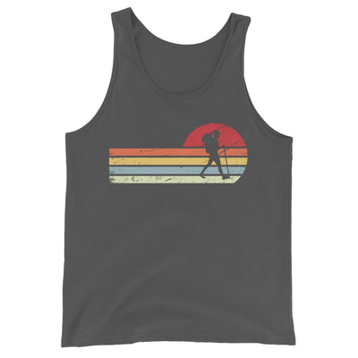 Sonne_und_Retro_Linies_-_Frau_Wandern_-_(W) - Men’s Staple Tank Top | Bella + Canvas 3480 xxx yyy zzz Asphalt